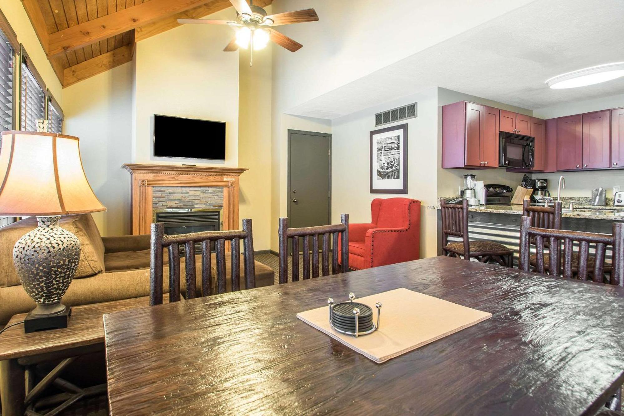 Bluegreen Vacations Christmas Mountain Village, An Ascend Resort Wisconsin Dells Exterior foto